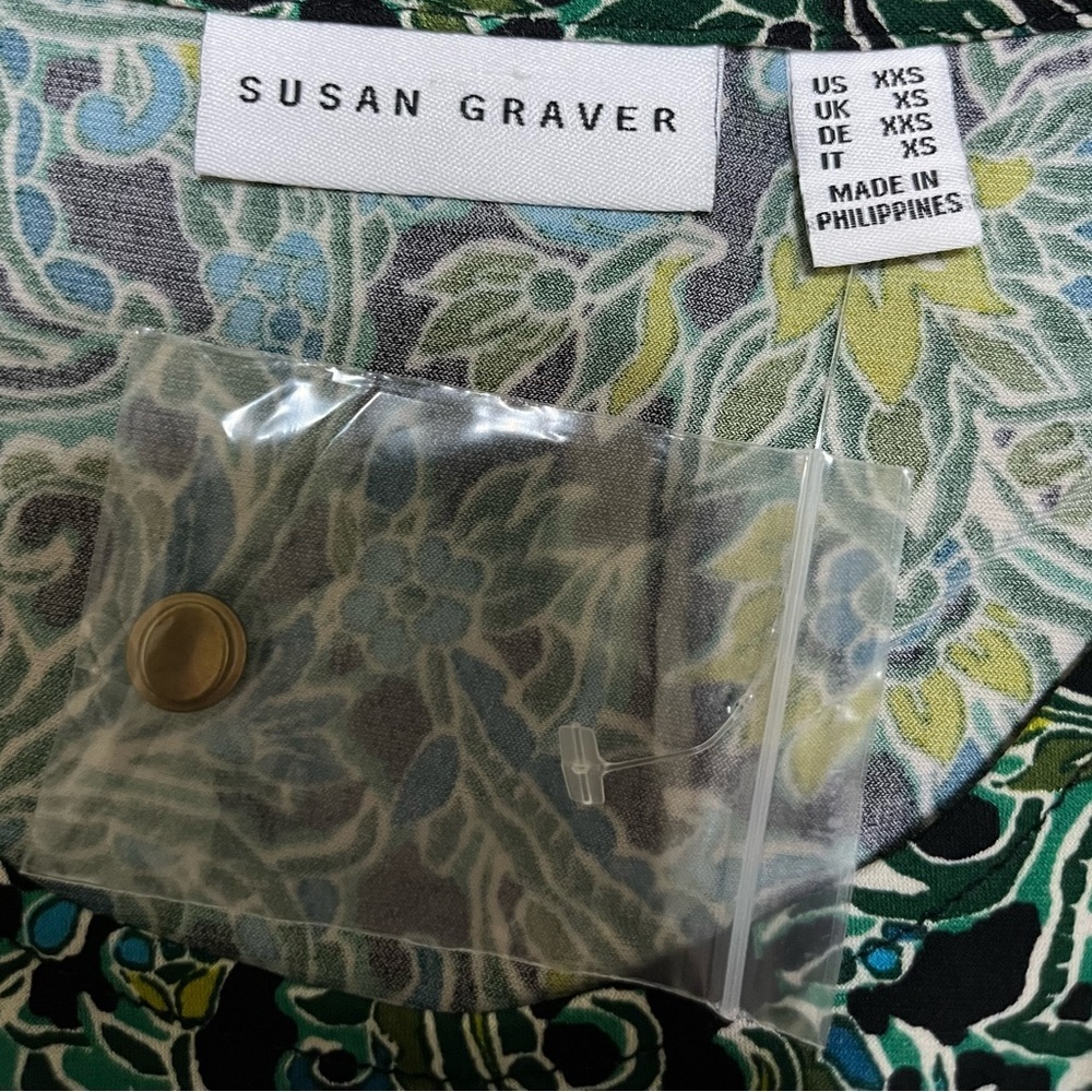 NWOT Susan Graver Green Multicolor Paisley Blouse Top Accent Button Sleeves XXS - Picture 4 of 5